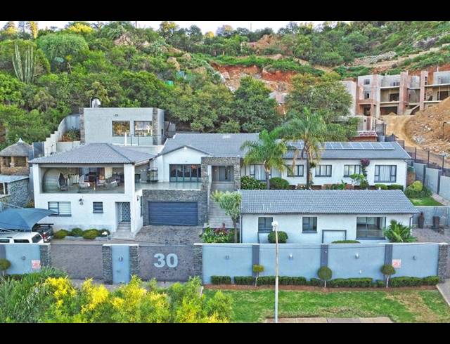 9 BEDROOM HOUSE FOR SALE IN GLENVISTA